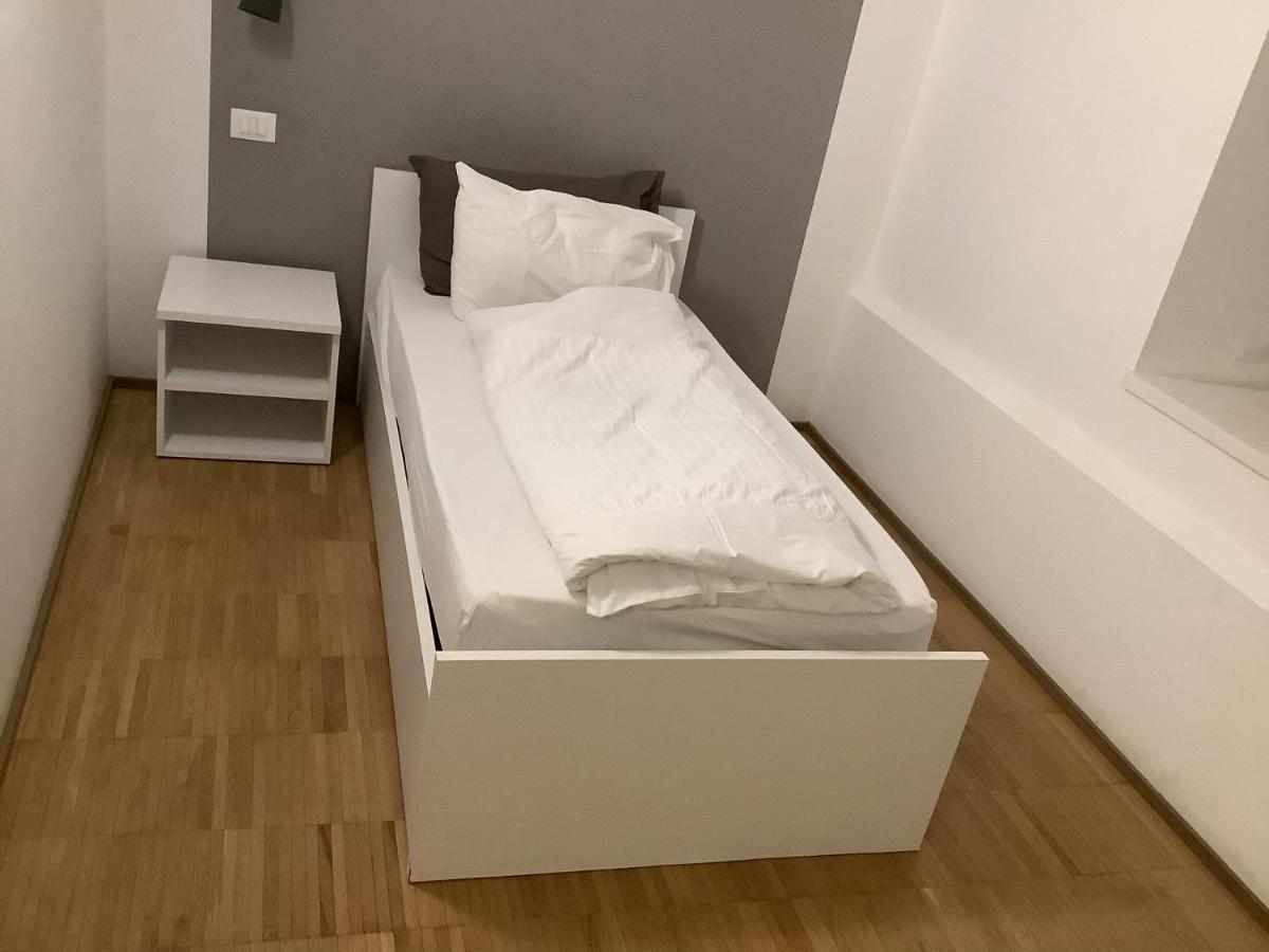 Single Room,1191303457:JPEG