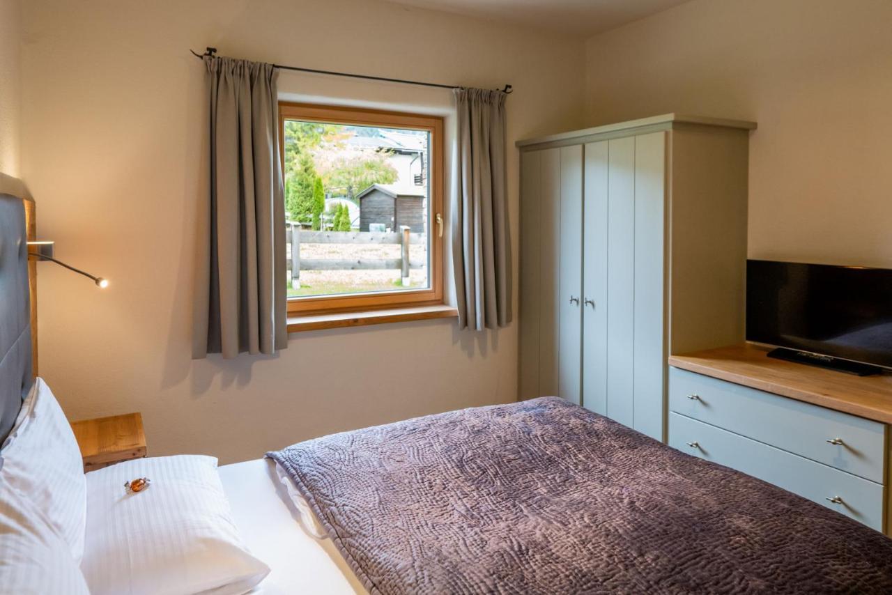 Deluxe Three-Bedroom Apartment,1188310492:JPEG