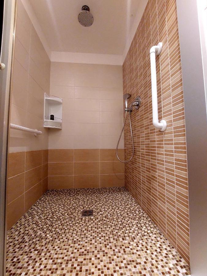 Large Double or Twin Room,1116092175:JPEG