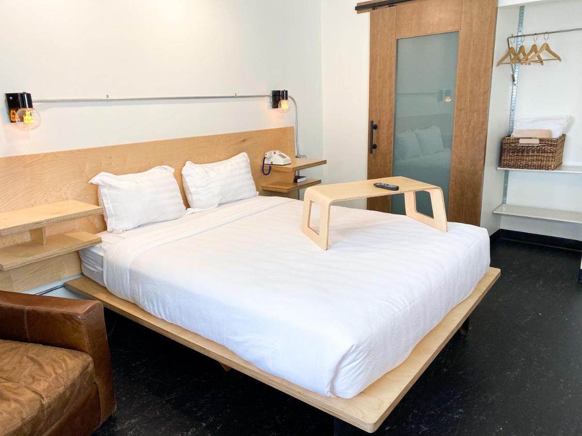 Standard Room Queen Bed Non-Pet Friendly