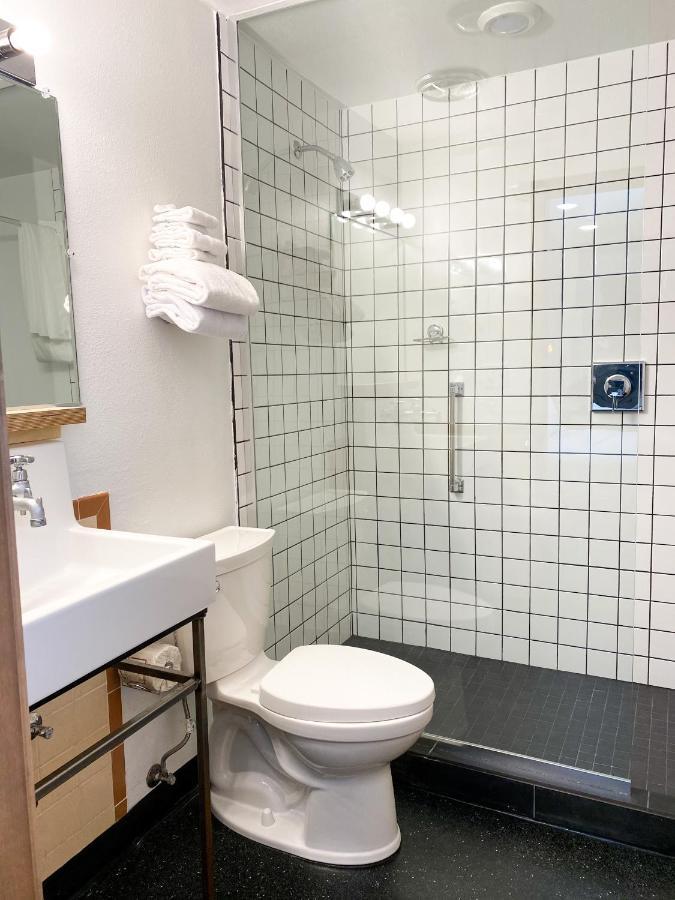 Standard Room Queen Bed Non-Pet Friendly