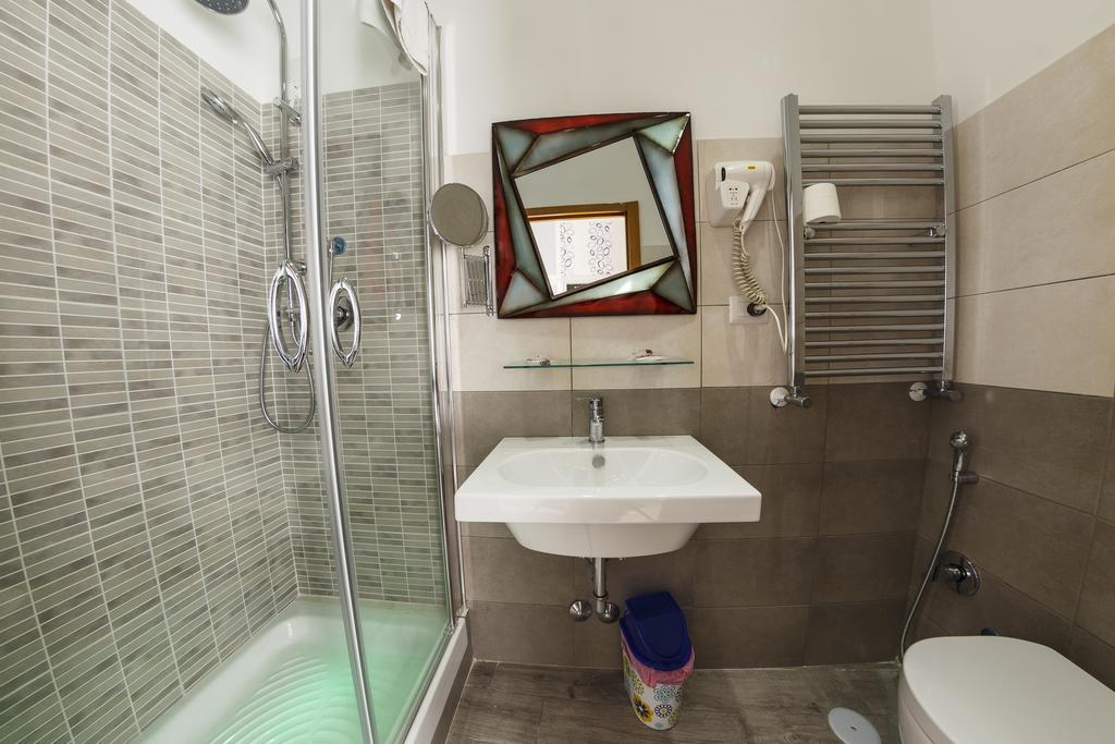 Camera Matrimoniale/Doppia con Letti Singoli e Con Bagno Privato Esterno