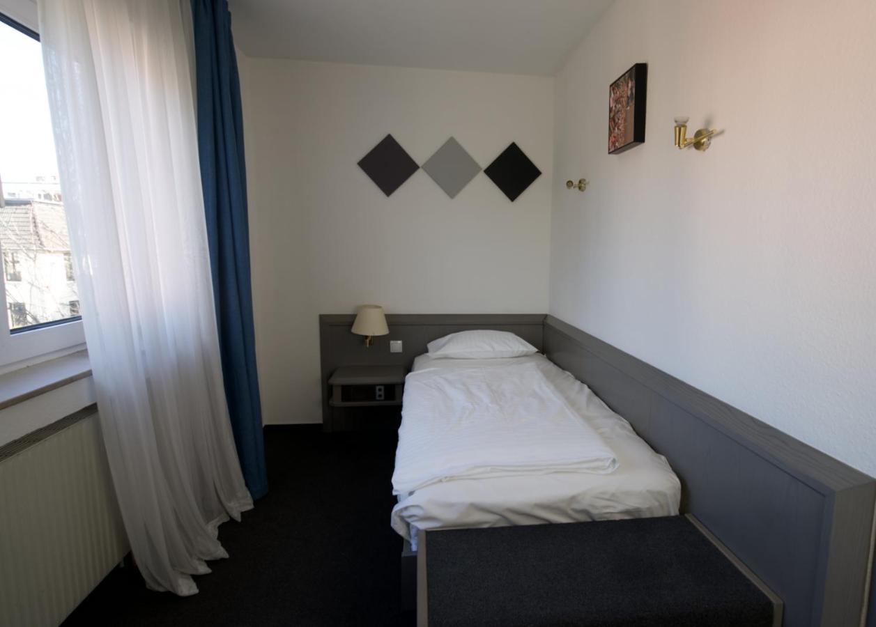 Single Room,1195966018:JPEG