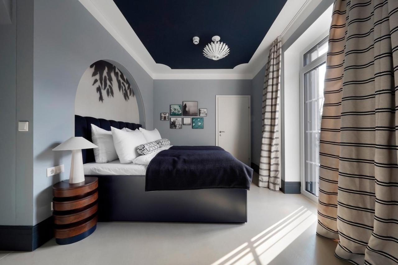 Medium Room