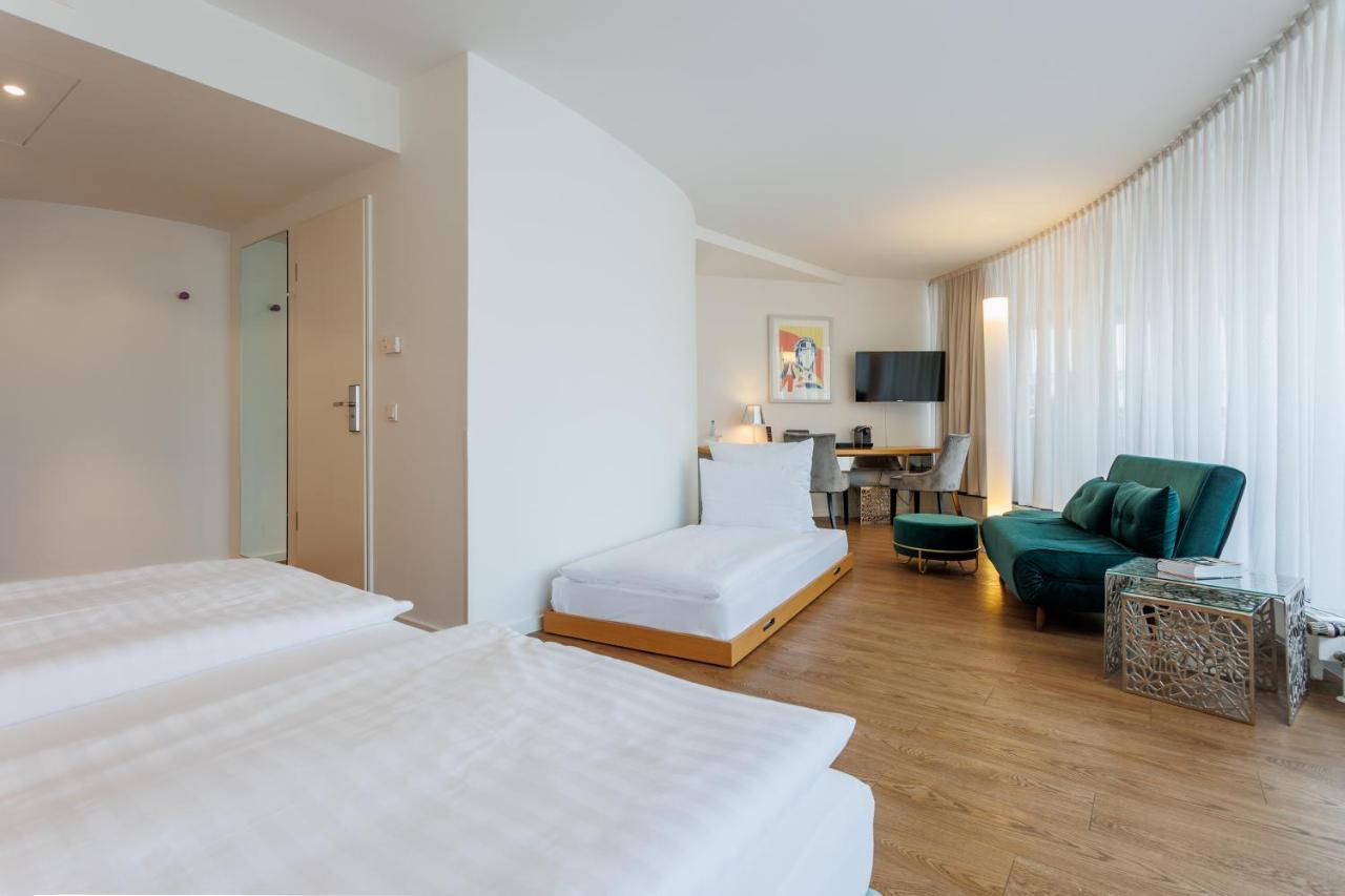 Family & Friends Room