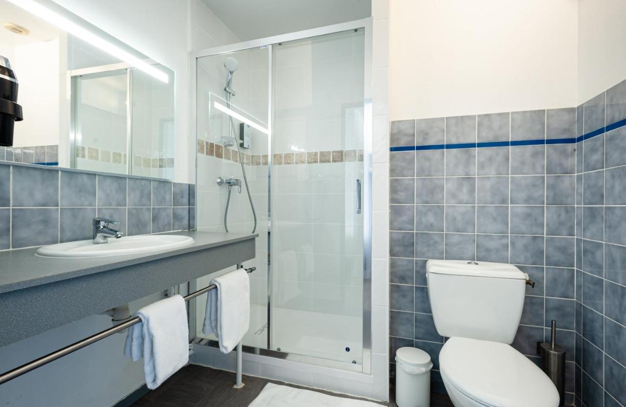 Chambre avec 1 Lit Double et 2 Lits Simples