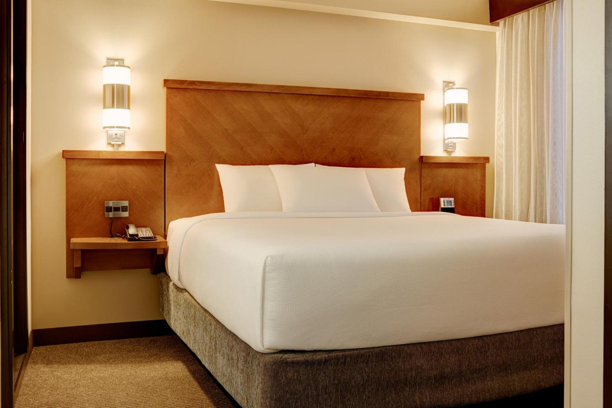 Zimmer mit Kingsize-Bett und Schlafsofa - Obere Etage