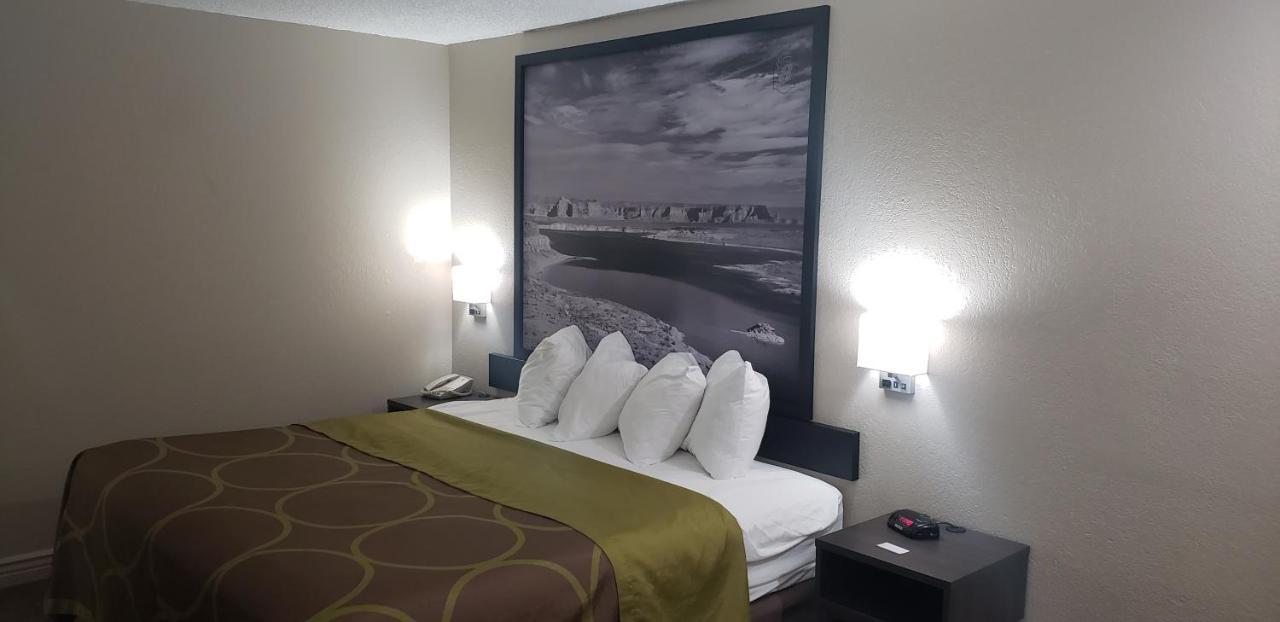 Queen Room - Mobility Access/Non-Smoking