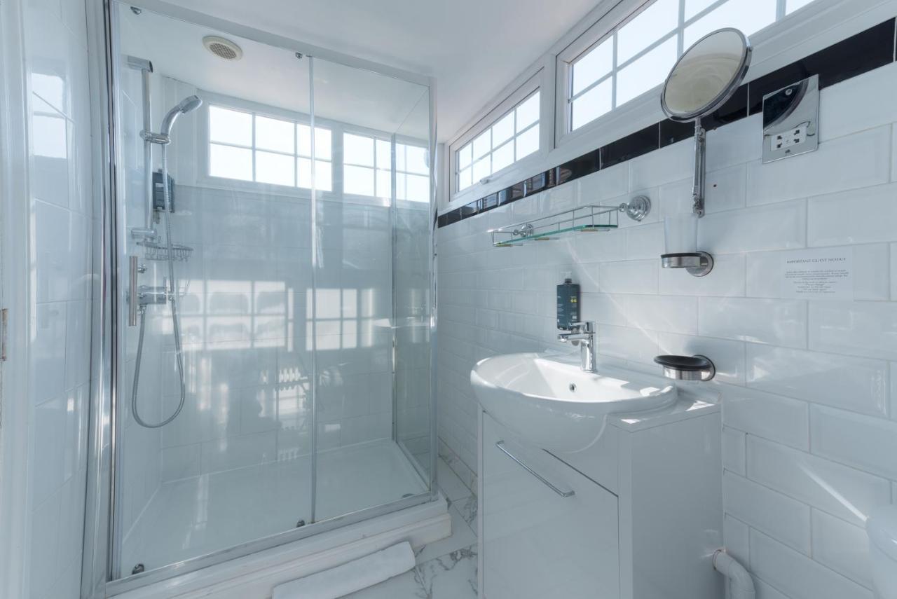 Superior Superking with Shower