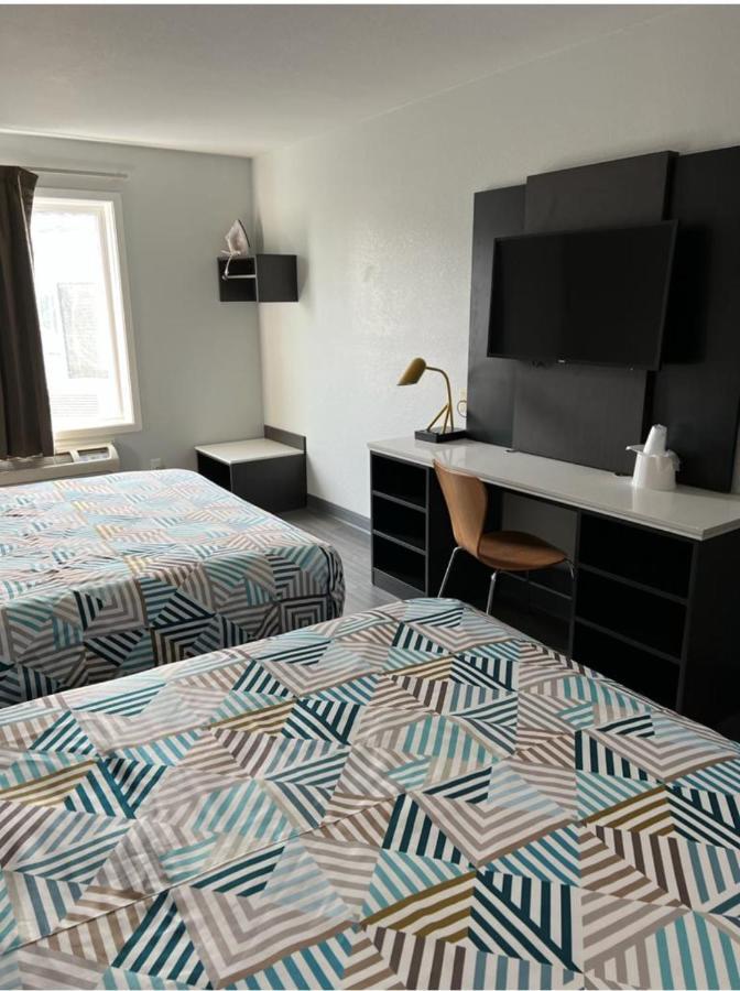 Deluxe Queen Room Two Queen Beds Non-Smoking,1201979698:JPEG