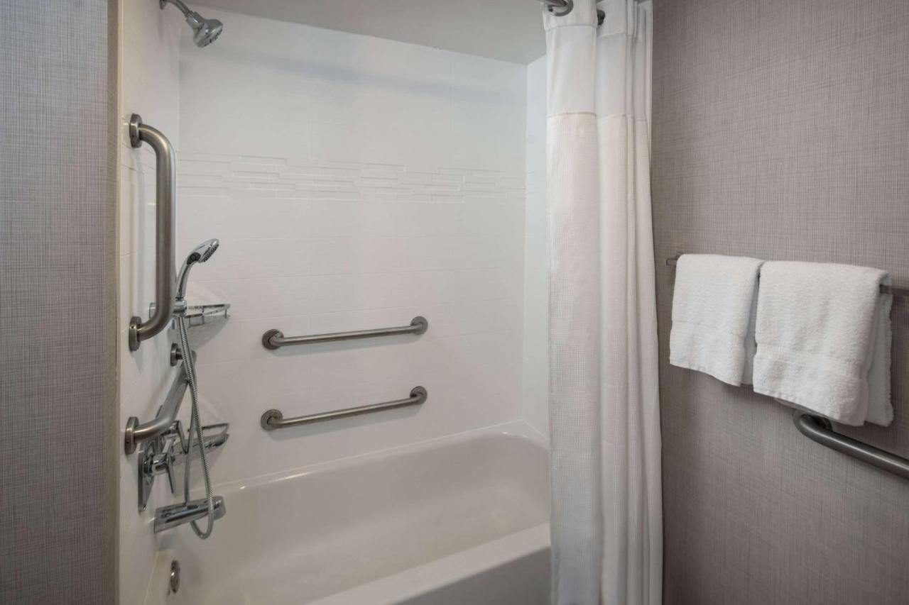 One-Bedroom Queen Suite Tub Mobility Accessible,1739404398:JPEG