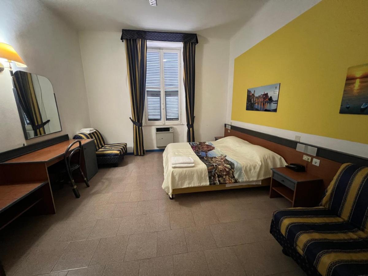 Camera Matrimoniale/Doppia con Letti Singoli con Letto Supplementare