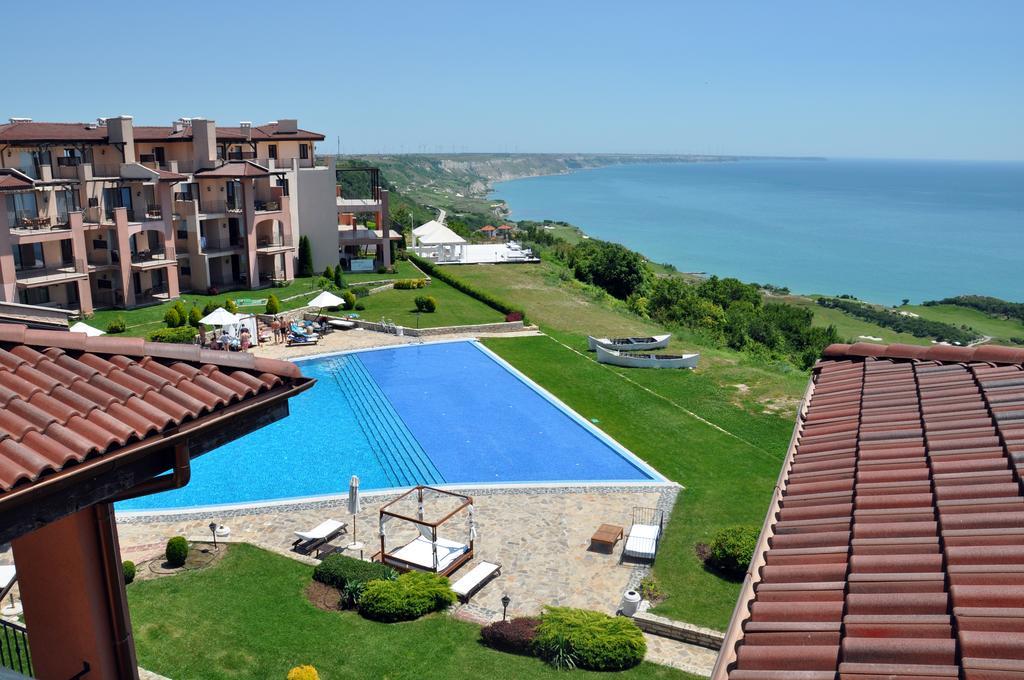 Three-Bedroom Apartment with Balcony and Sea View
