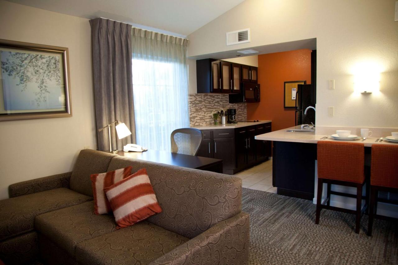 One-Bedroom Queen Suite