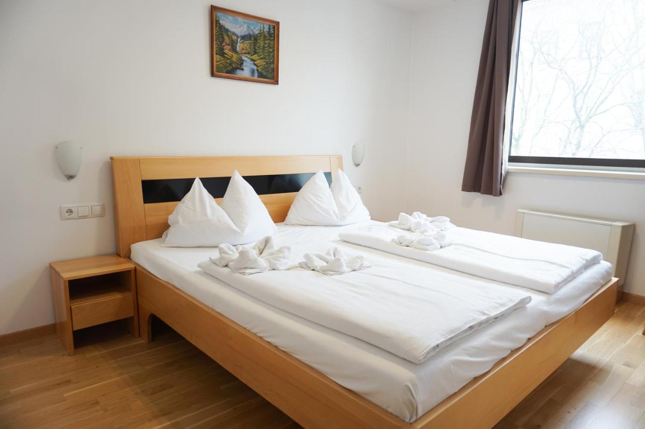 Quintuple Room