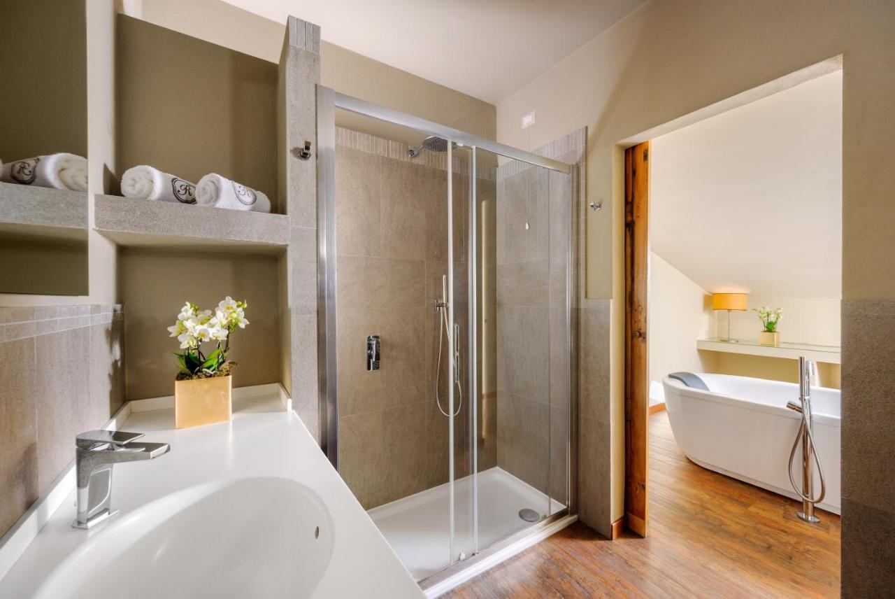 Junior Suite with Lake View and balcony