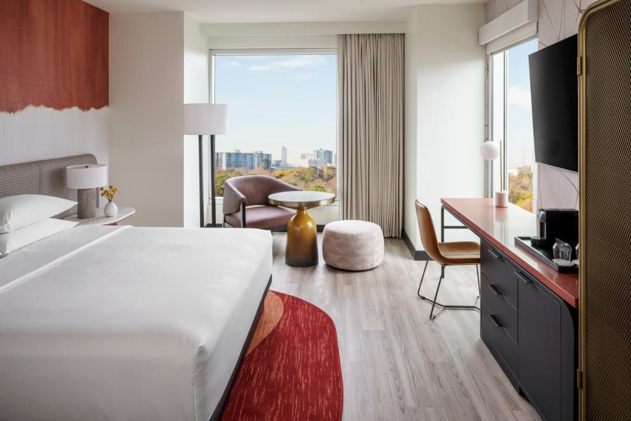 Corner King Room