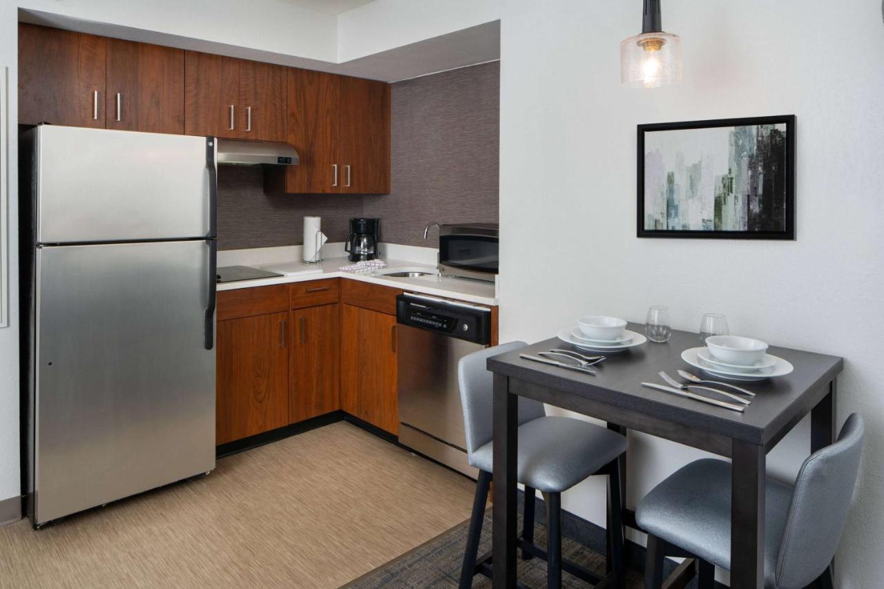 Studio Suite Queen with Tub - Mobility Accessible