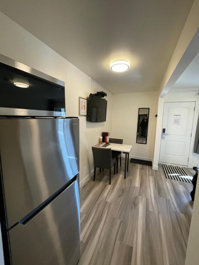 Deluxe King Suite - Pet Friendly