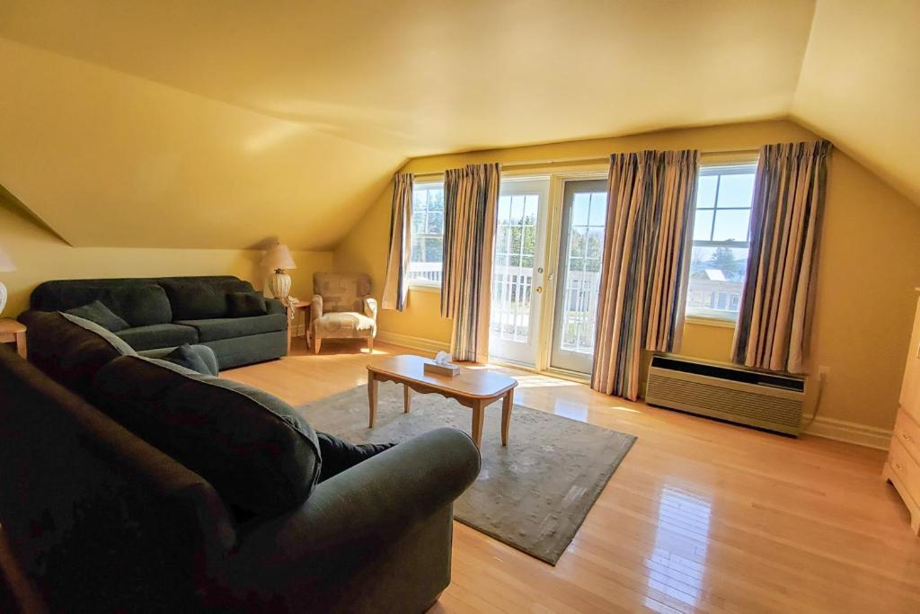 Deluxe Suite with Sea View