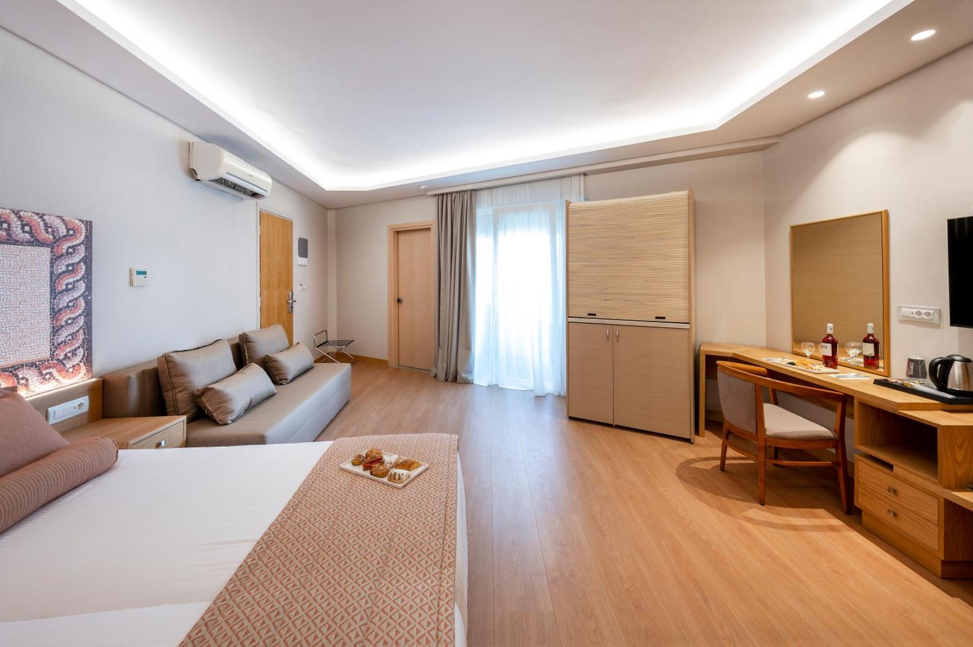 Quadruple Room,1207971709:JPEG