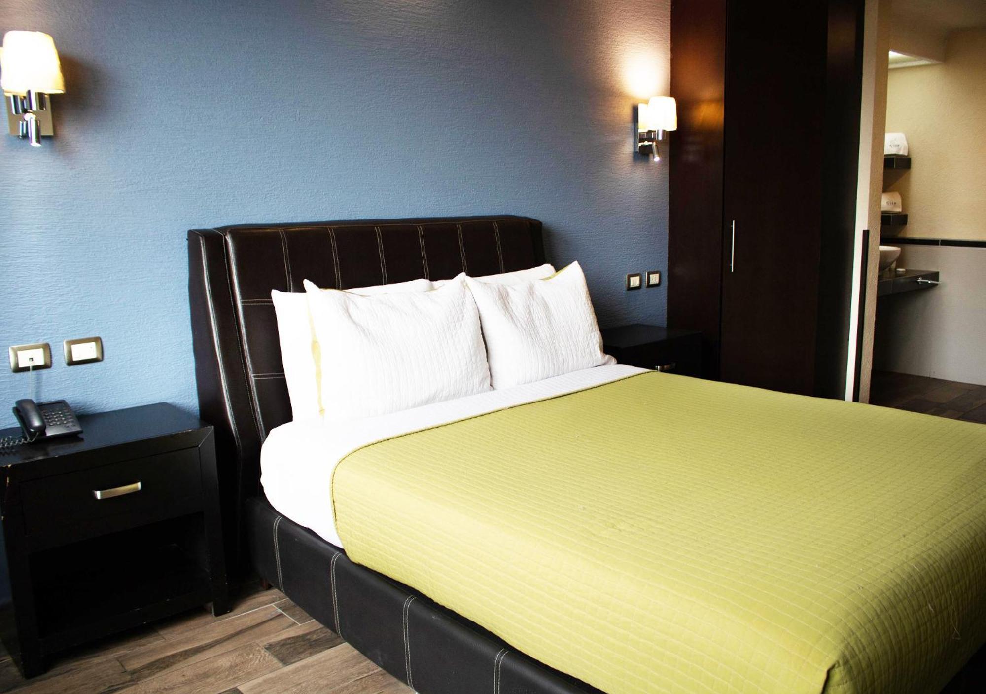 Habitación con cama grande