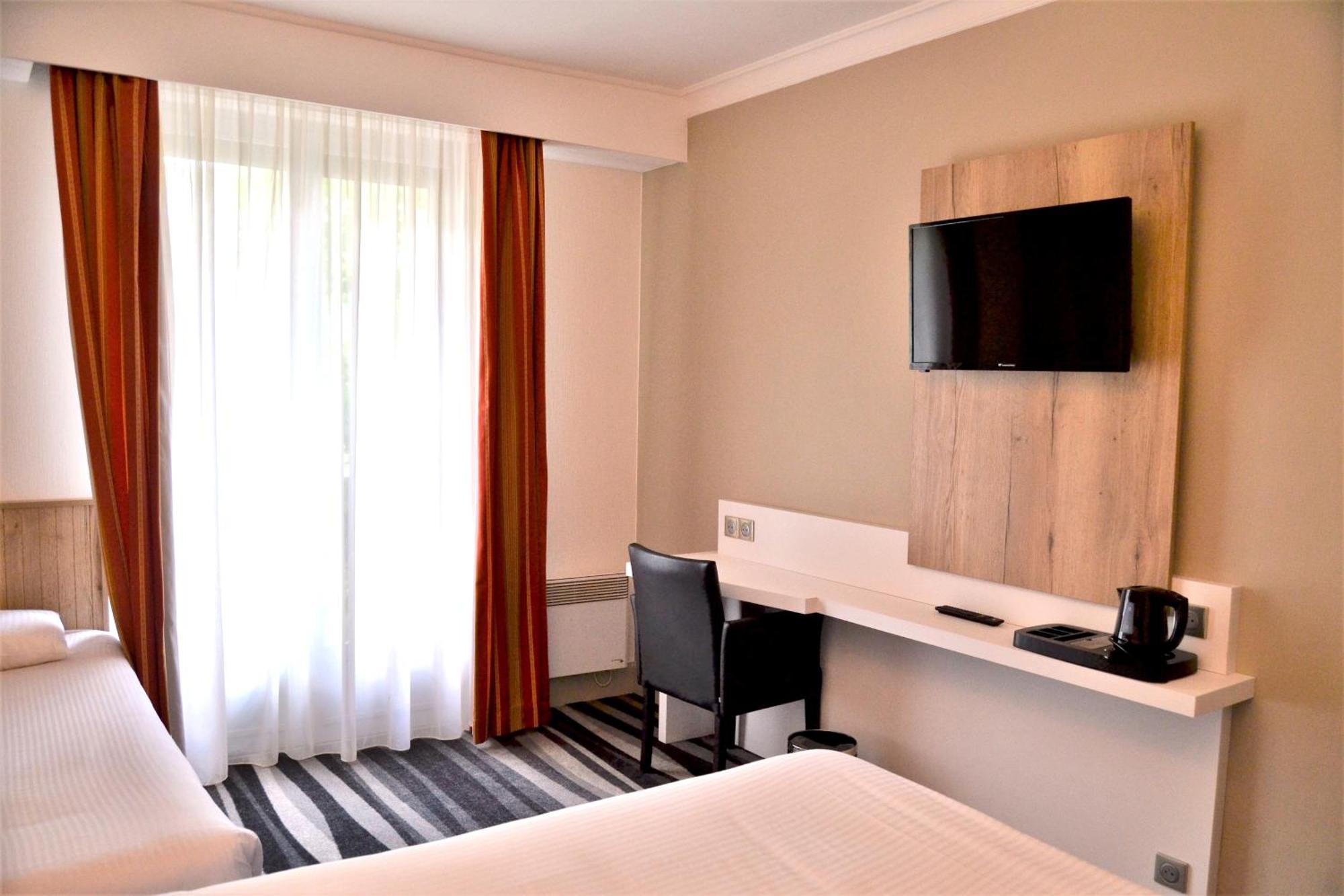 1 Double Bed 1 Single Bed