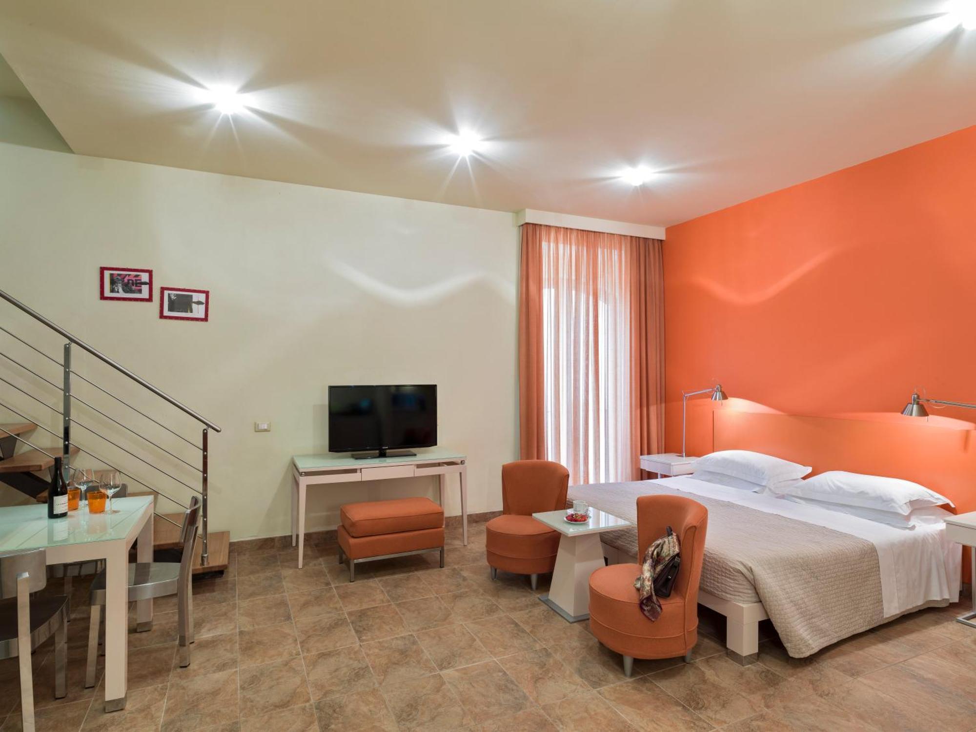 One-Bedroom Apartment,1209500833:JPEG