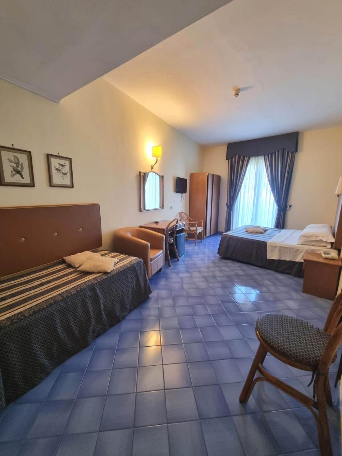 Triple Room,1438035979:JPEG