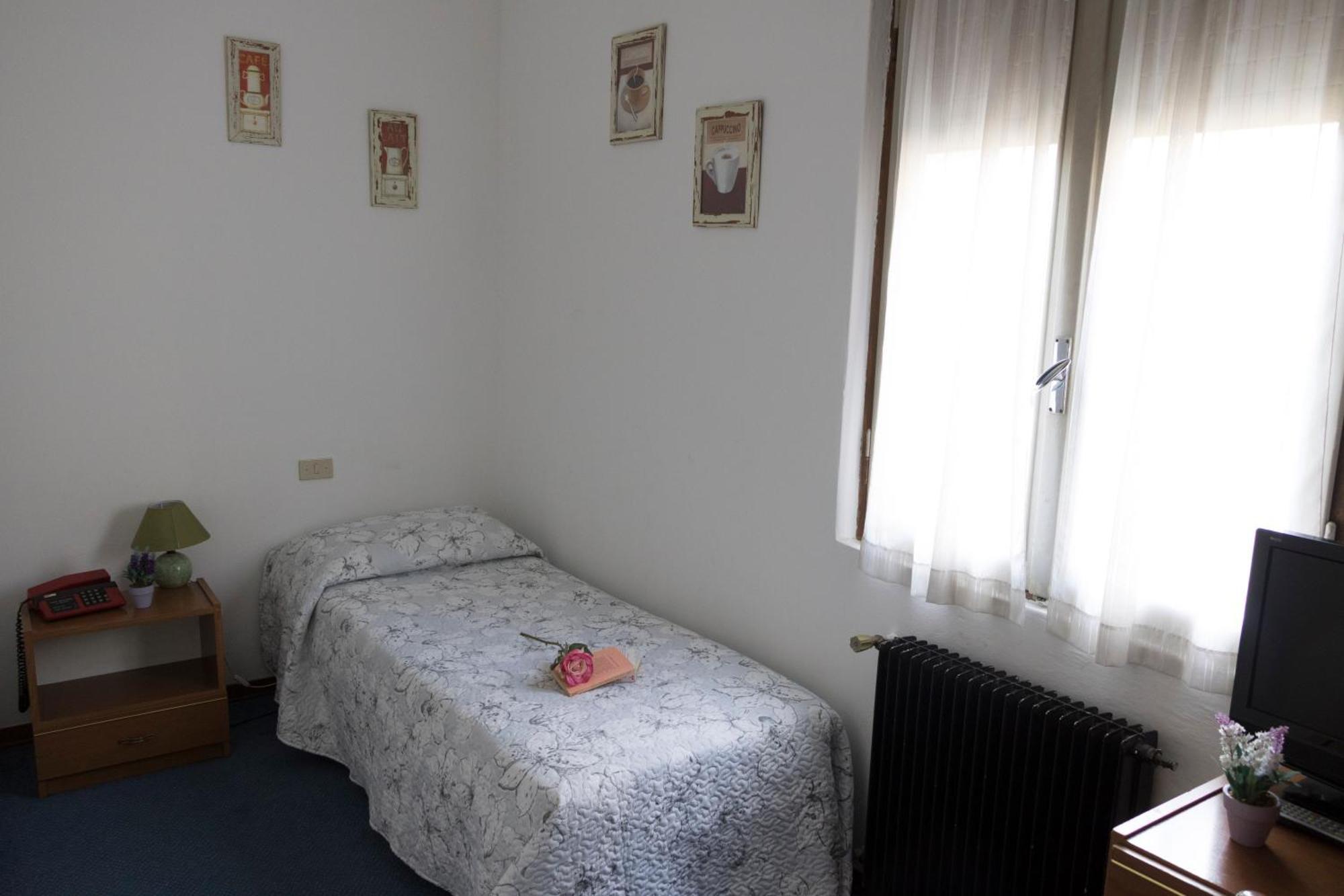 Single Room,1209773083:JPEG