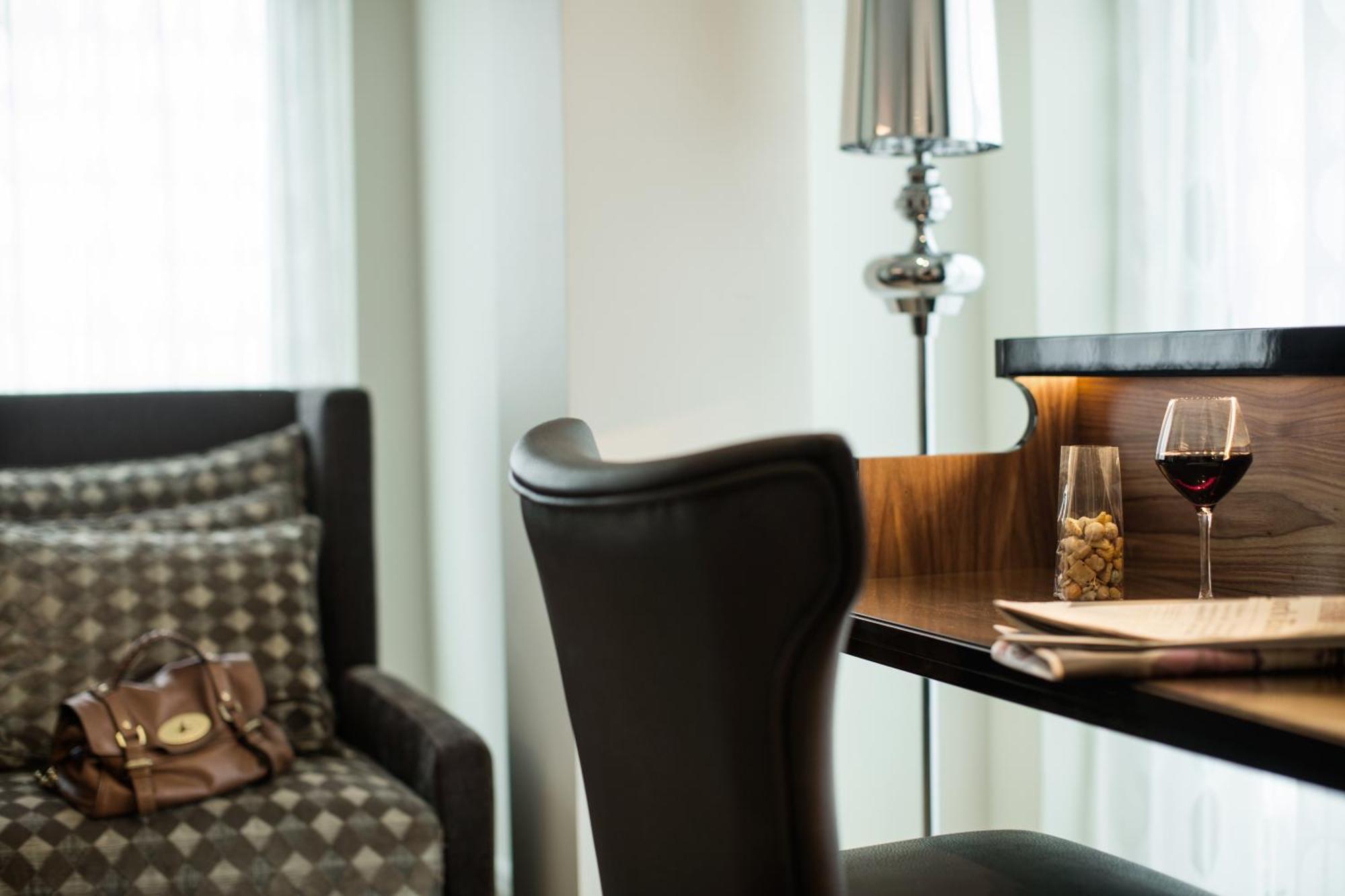 Junior Suite Lounge,1275347206:JPEG