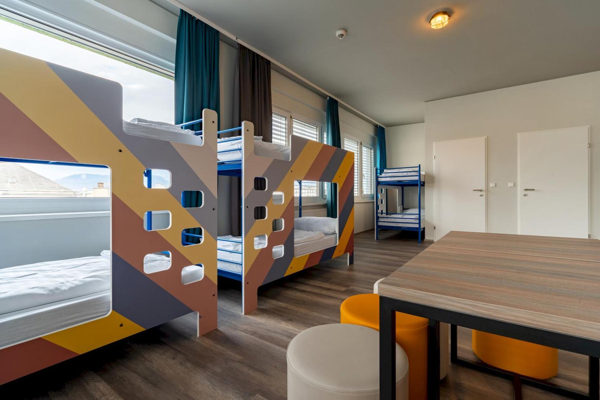 Bed 8-Bed Dormitory Room