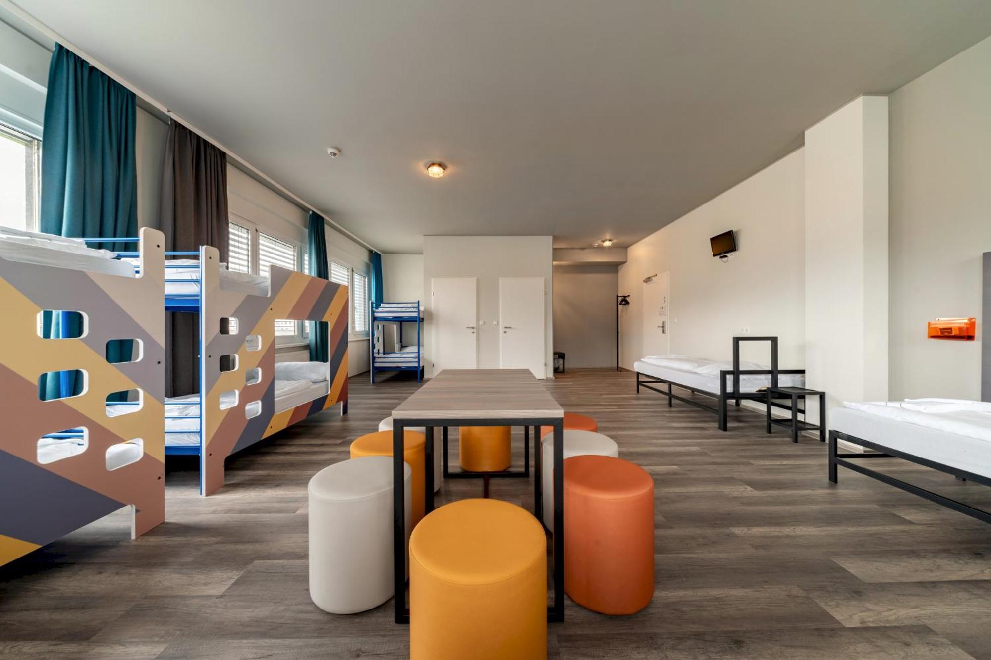 Bed 8-Bed Dormitory Room