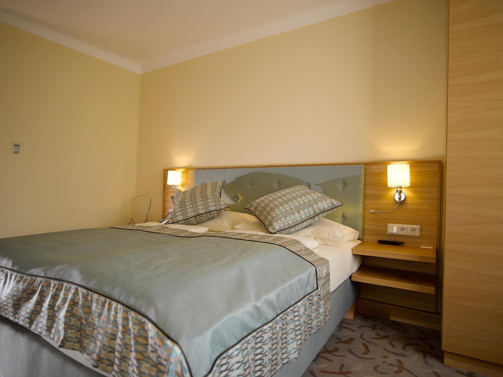 Classic Double Room,1210232152:JPEG