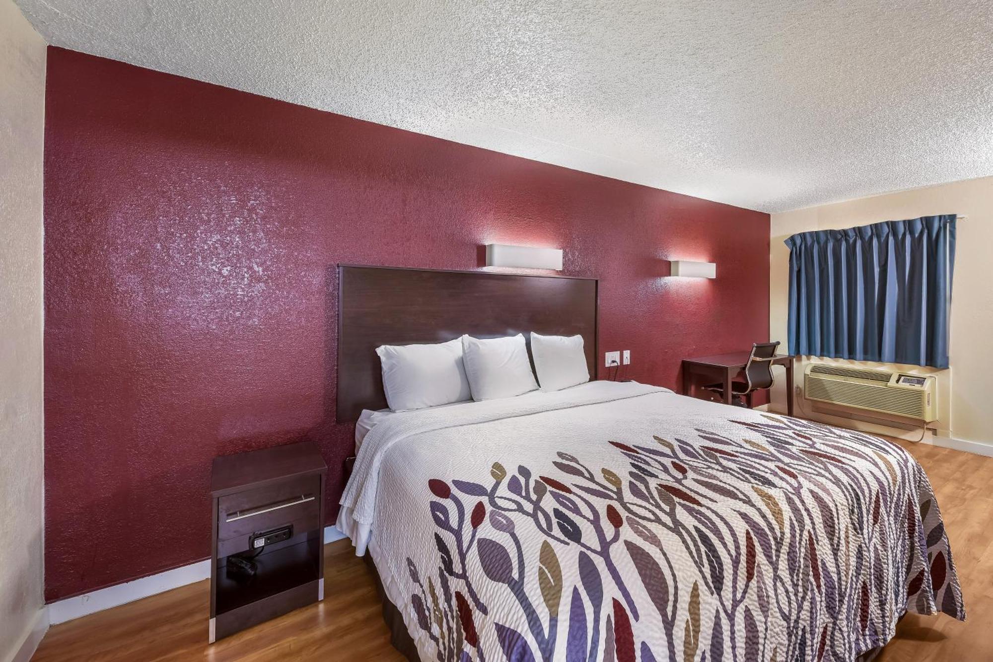 Standard King Room - Non-Smoking