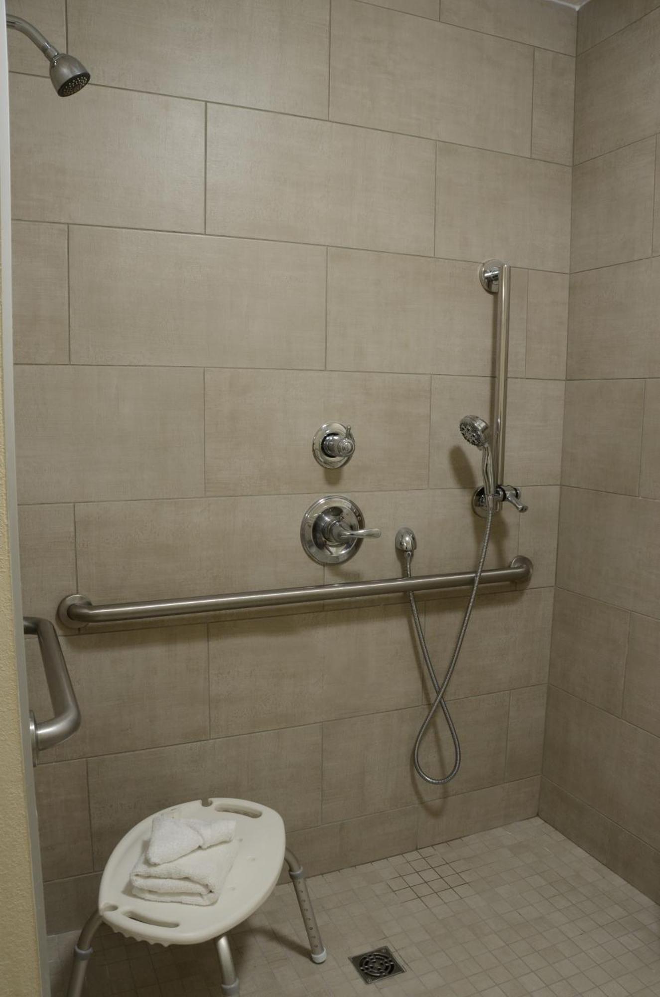 Double Room with One Double Bed - Mobility Accessible/Non-Smoking