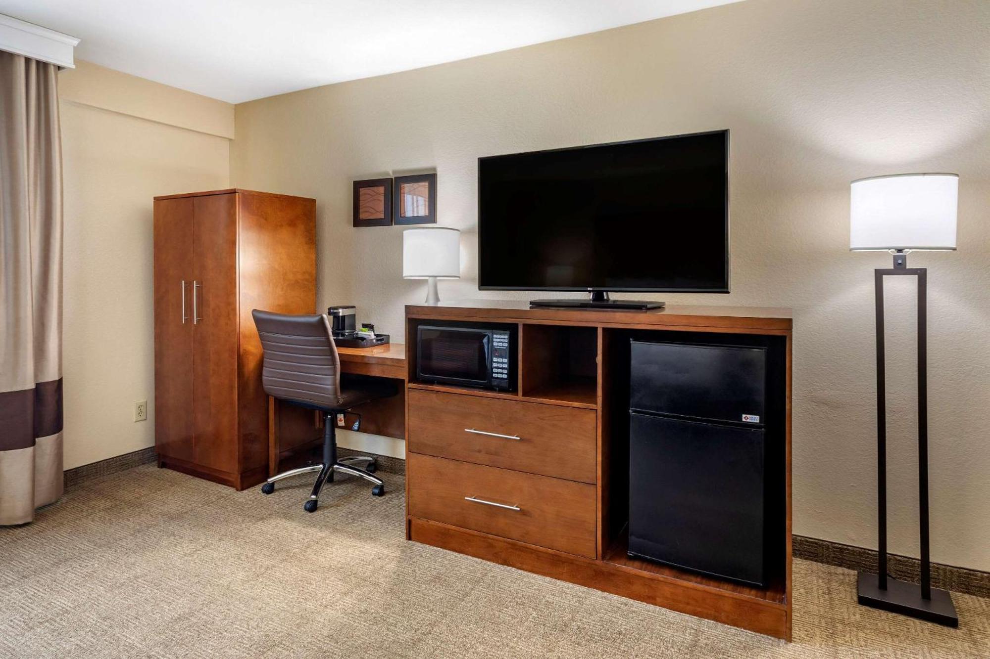 Queen Room - Accessible/Non-Smoking