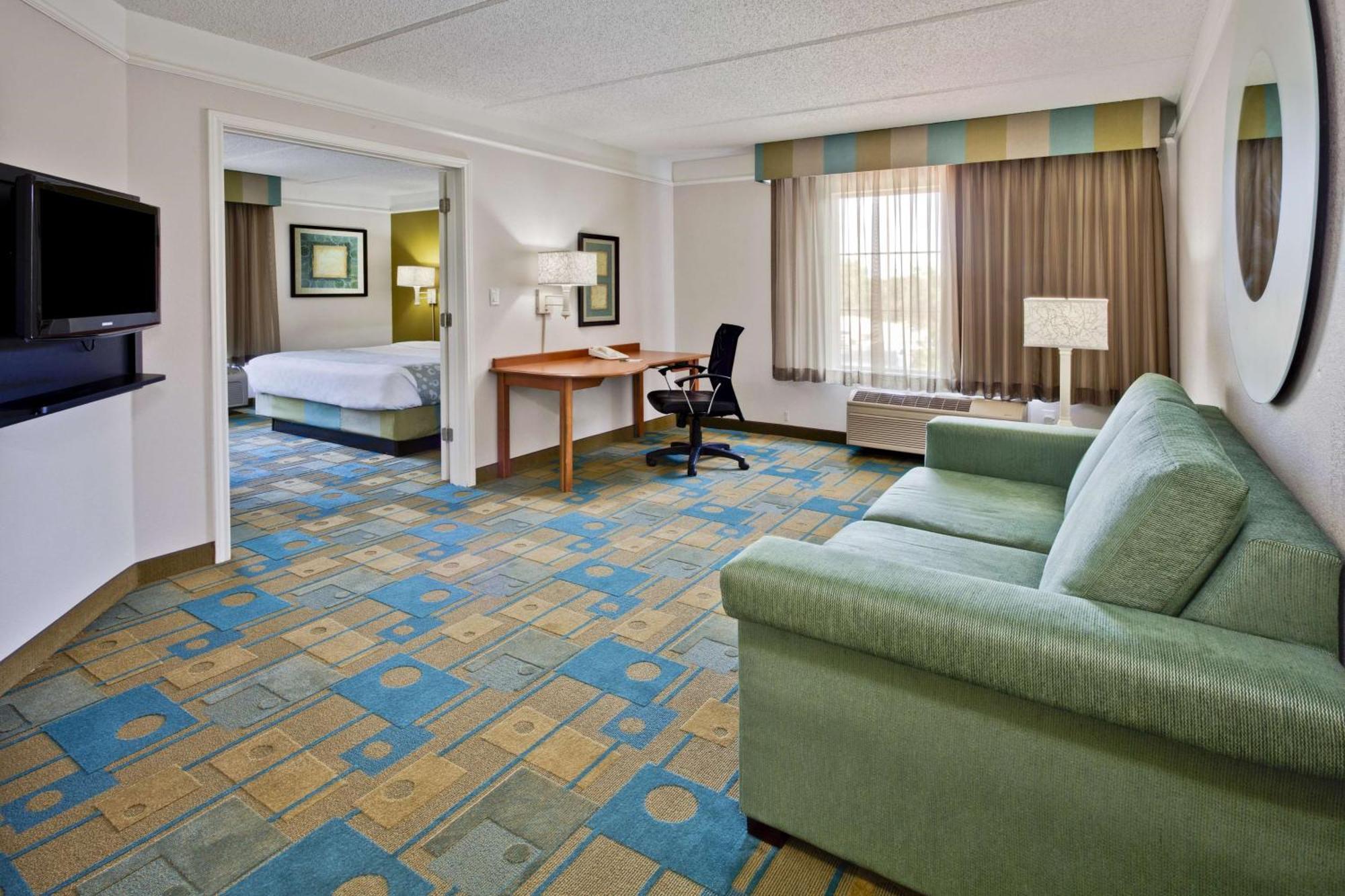 One-Bedroom King Suite - Non-Smoking