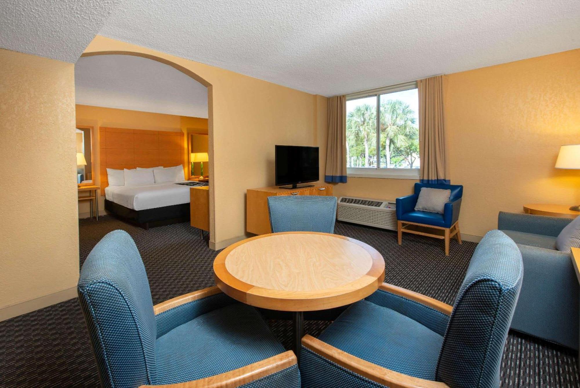 One -Bedroom King Suite, Non-Smoking