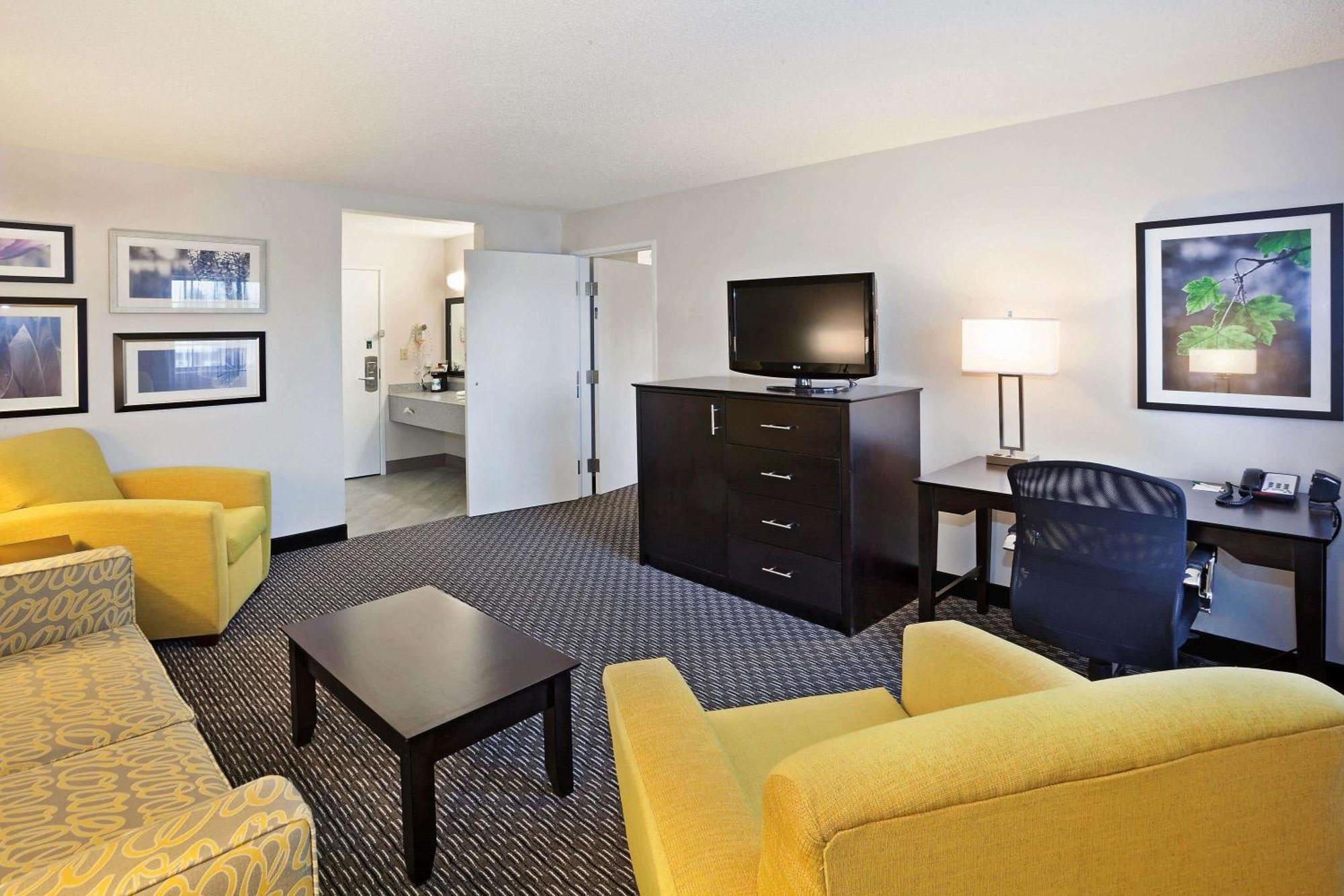 2 Full Beds, One-Bedroom Suite, Non-Smoking