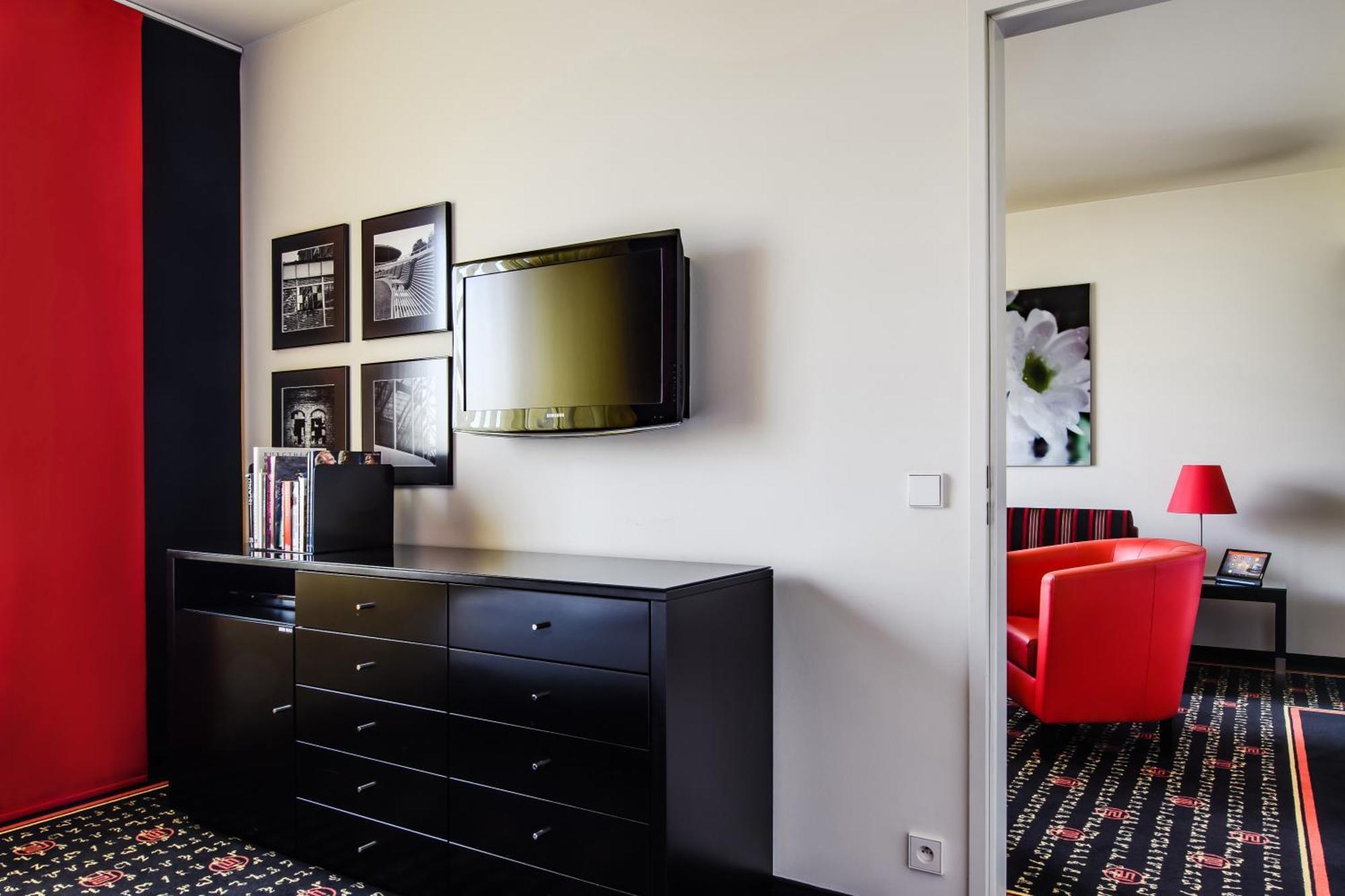 Classic Apartment King or Two Single Beds