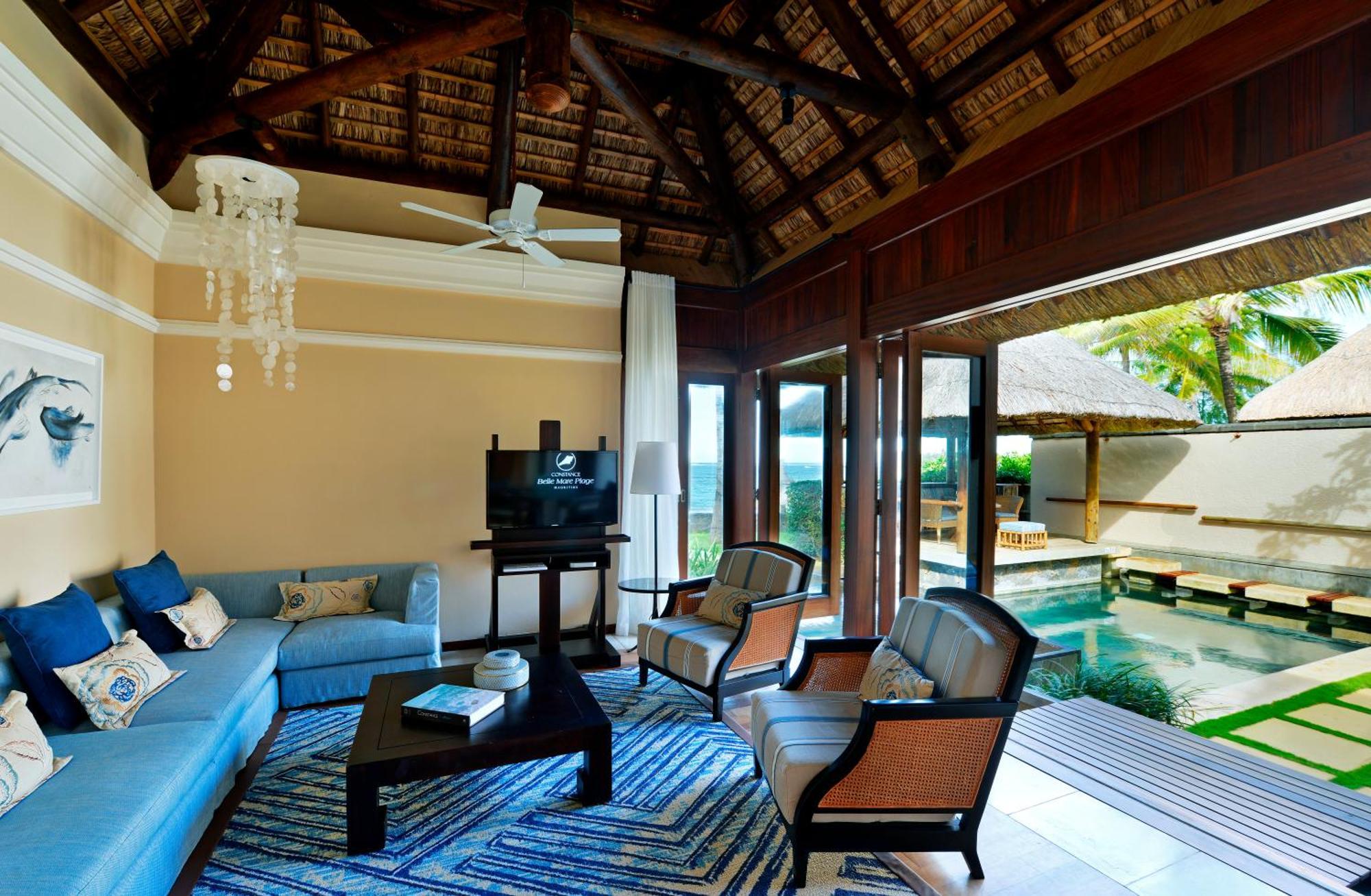 Villa com 2 Quartos, Piscina e Vista Jardim