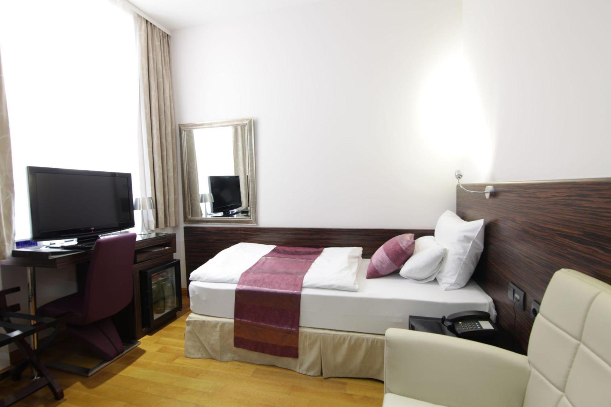 Classic Single Room