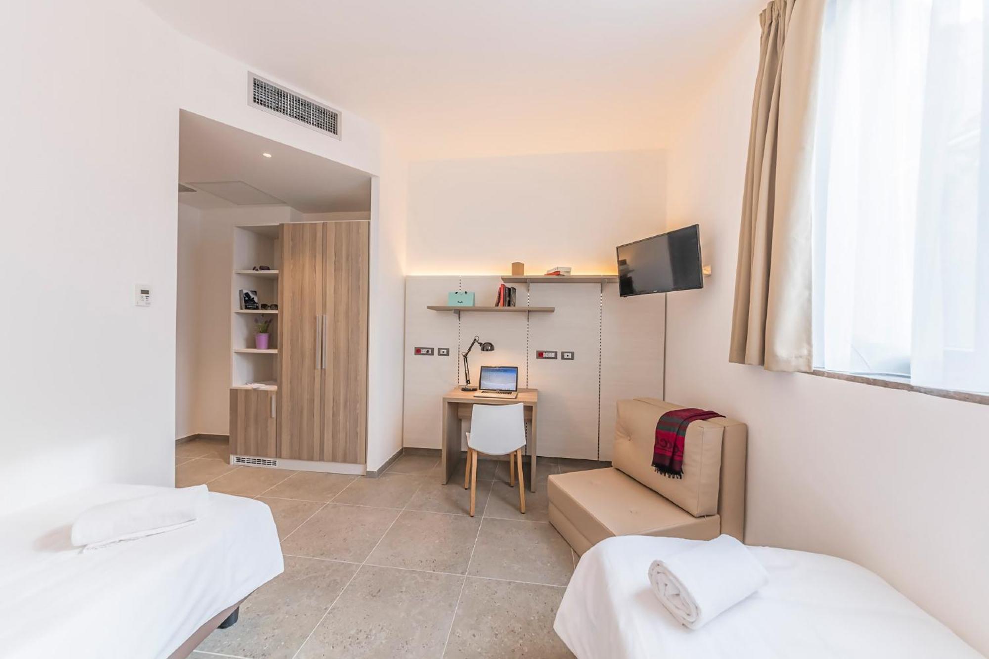 Deluxe Double or Twin Room Balcony,1214159284:JPEG