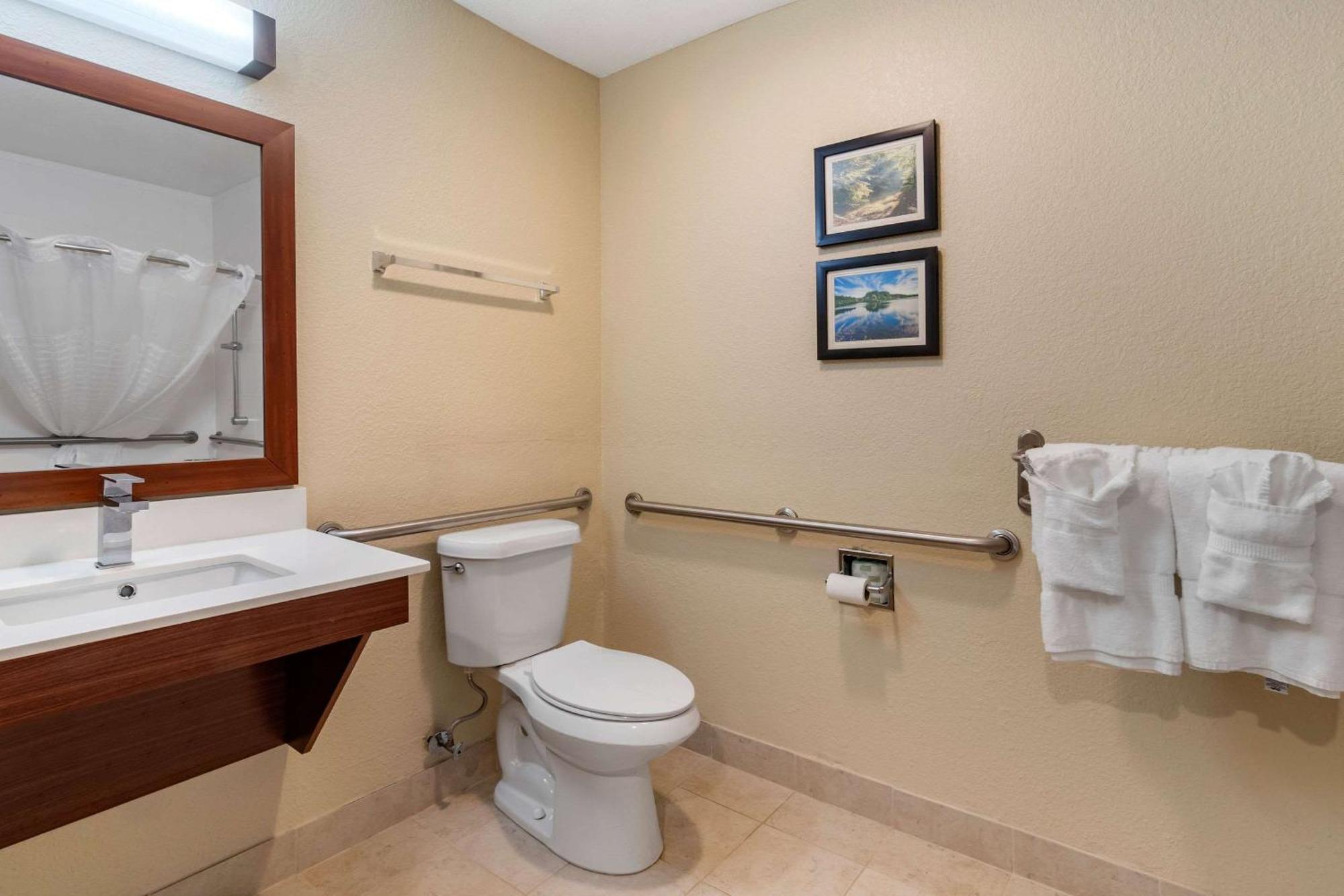 Double Room Roll Shower Accessible or Non-Smoking