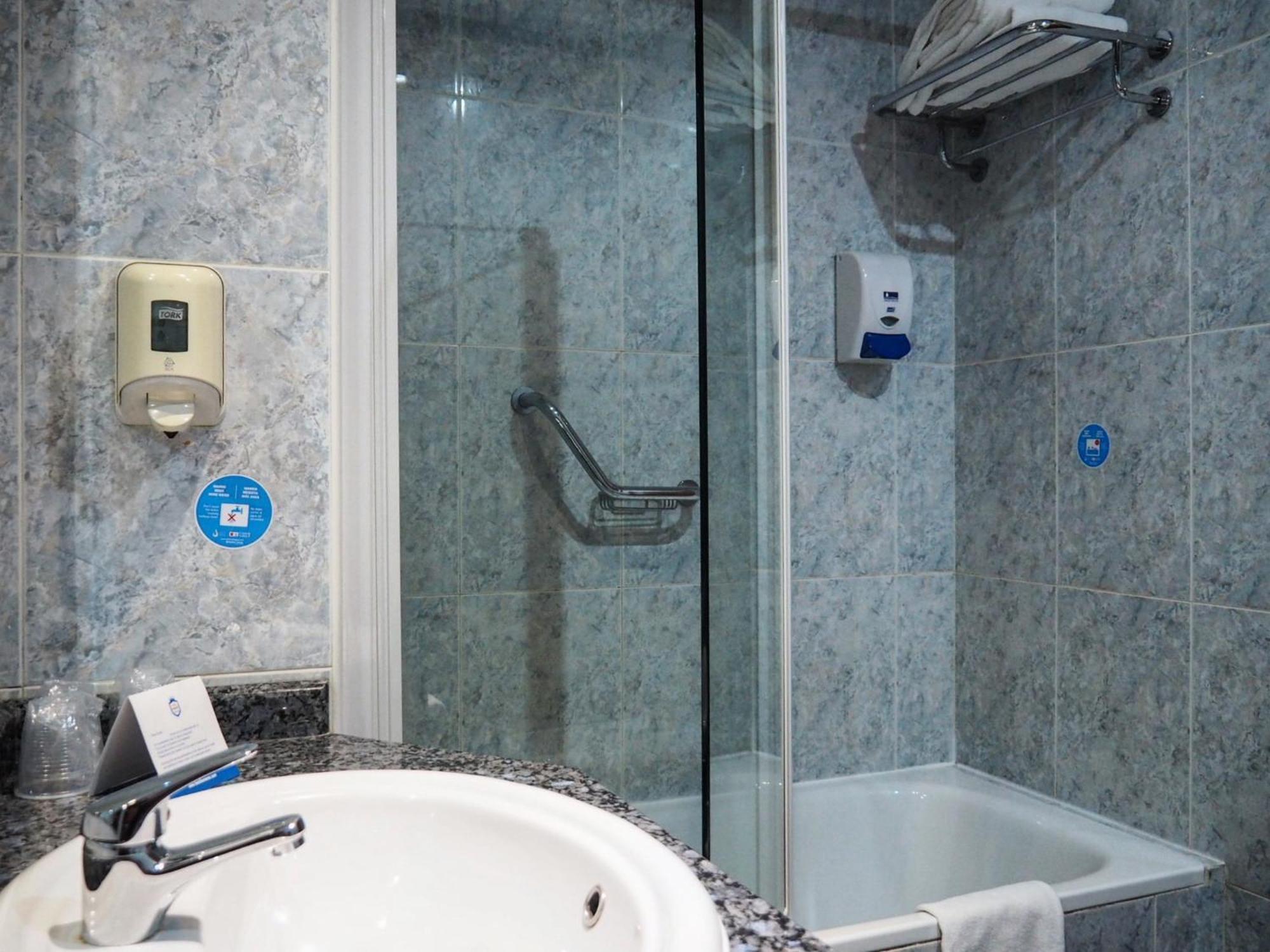 Double or Twin Room Bathroom