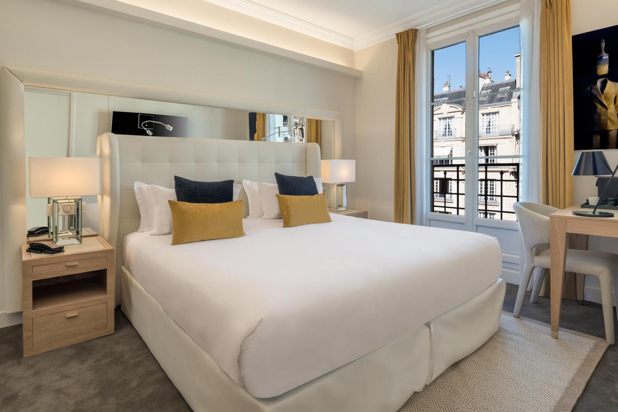 Deluxe King Room with City View