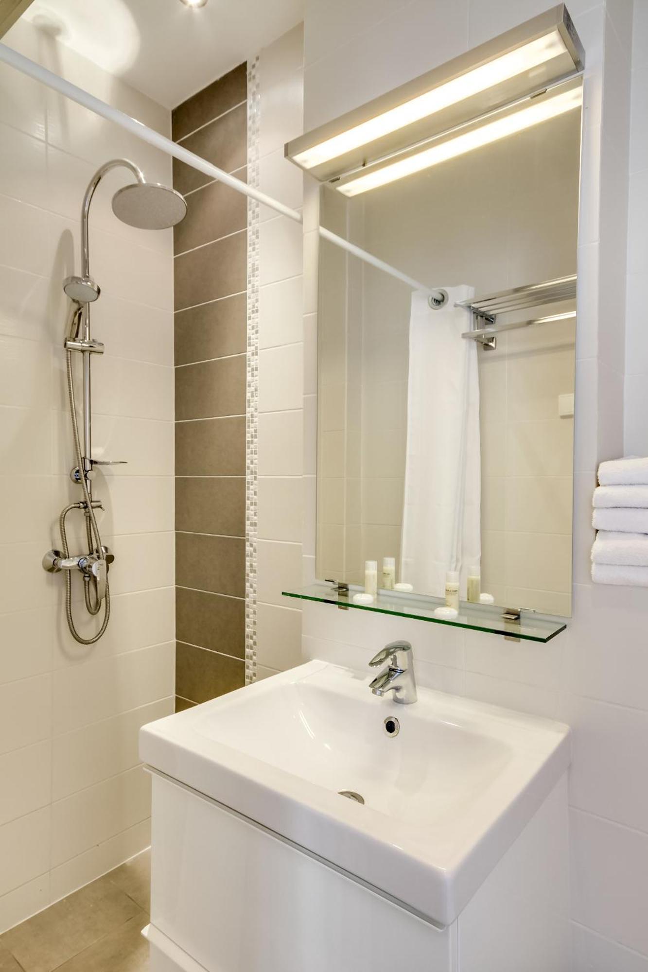 Zweibettzimmer mit Zustellbett
