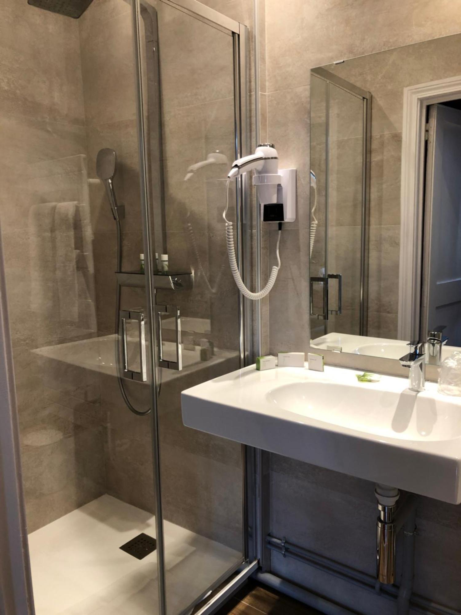 Small Double Room,1649039481:JPEG