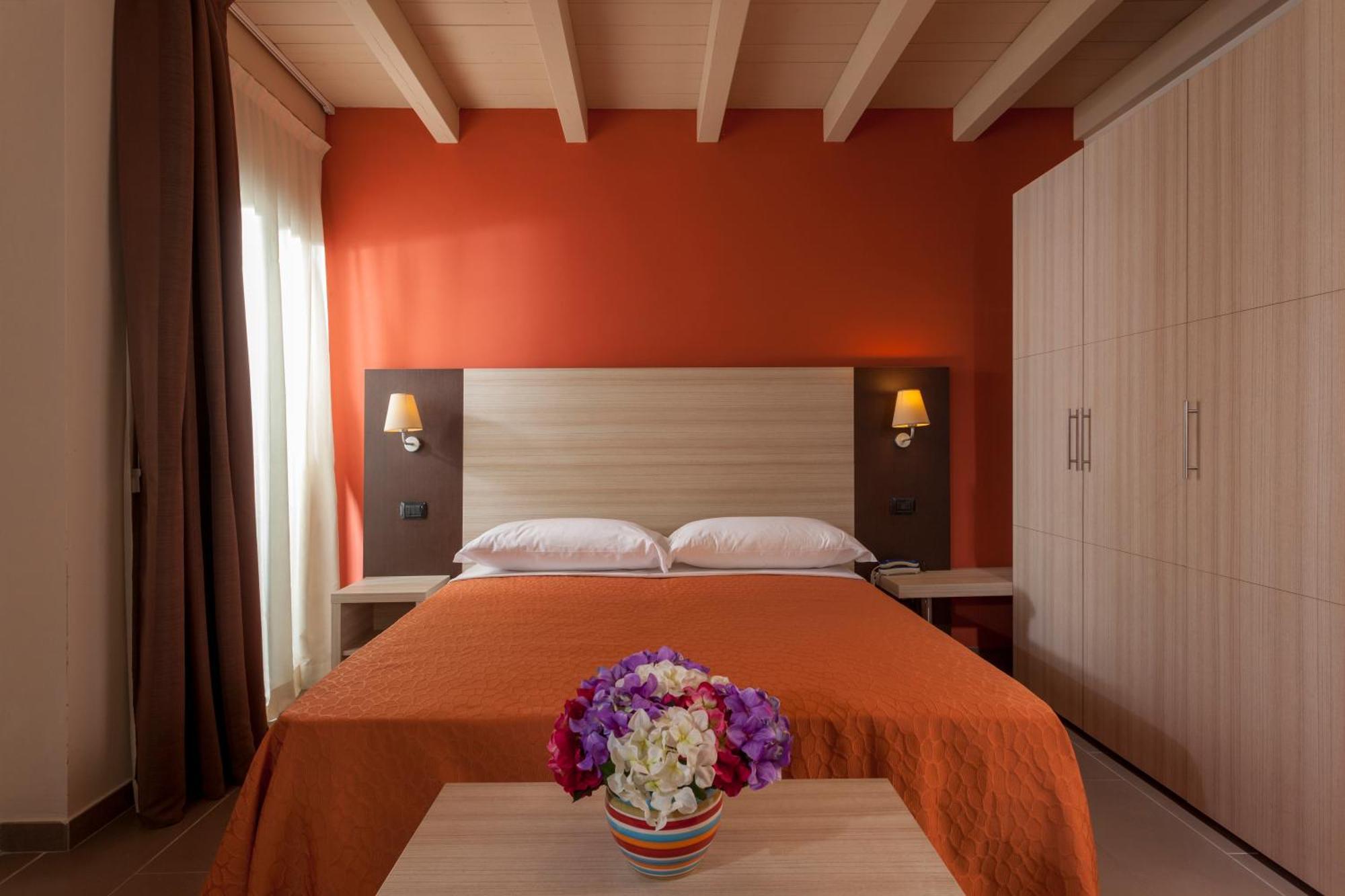 Double or Twin Room,1215965761:JPEG